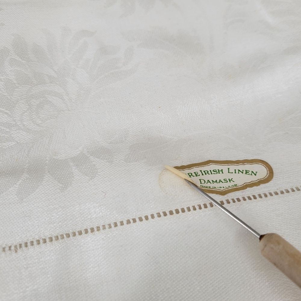 Liddell Damask Irish Linens White Linen 12 Napkins and Tablecloth 64×102 - Picture 16 of 16